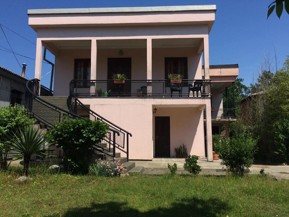 Marinas Guesthouse Kobuleti Extérieur photo